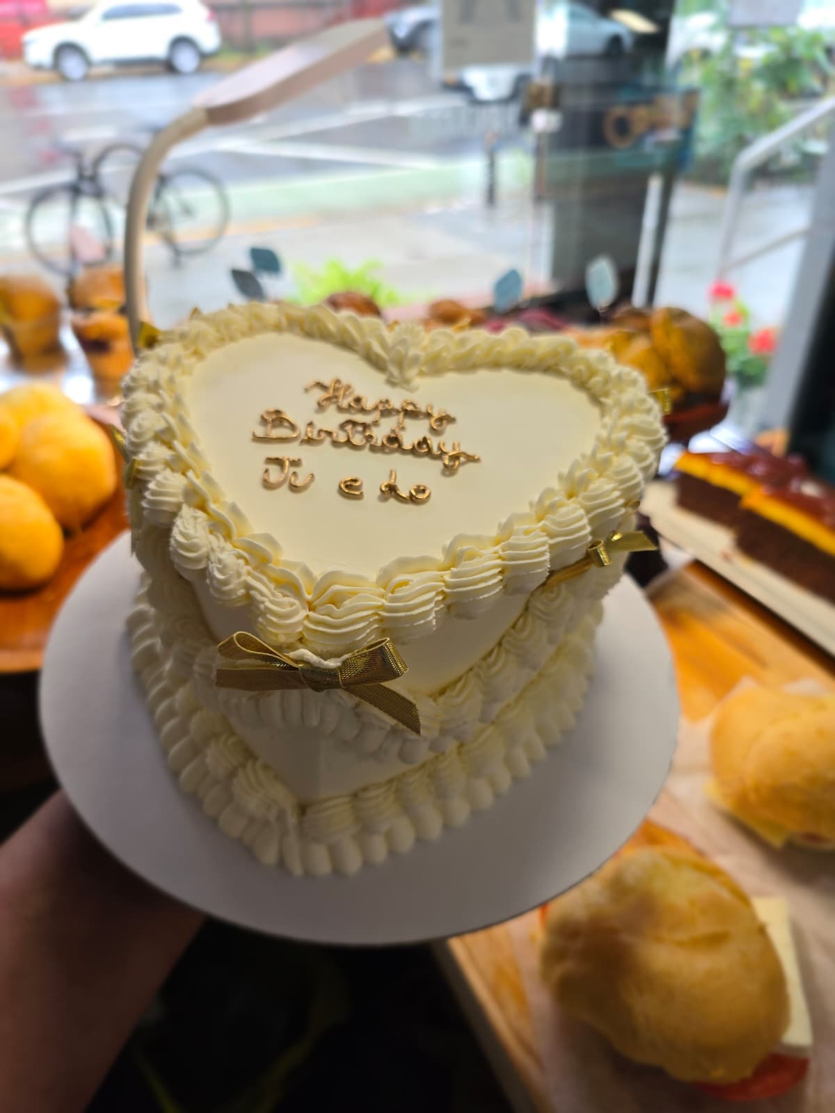 Cake antiguo con lazos de oro
